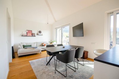 WOHNEN MIT SEEBLICK – MODERNE MIETWOHNUNG MIT PRIVATEM SEEZUGANG IN SEEBODEN!