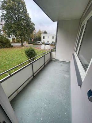 frisch renovierte 3 Zimmer Wohnung mit Balkon