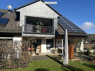 Wunderschönes Zweifamilienhaus Doppelgarage und 2 Stellplätze