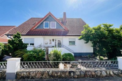 Top Lage: EFH mit ELW, Garage und schönem Garten