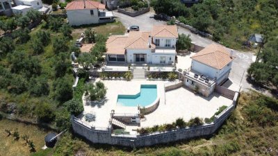 Provisionsfreie Luxuriöse Villa mit Pool und Meerblick in Kyparissia, Griechenland