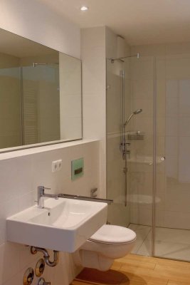 Wohnen am Kurpark in Bernau: Exklusive 1-Raum-EG-Wohnung mit luxuriöser Innenausstattung mit EBK