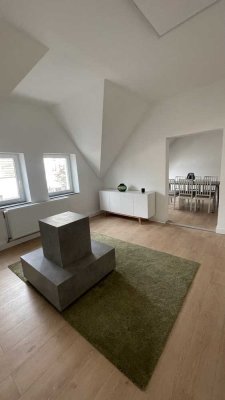 Helle 4-Zimmer Dachgeschosswohnung in Düsseldorf-Gerresheim