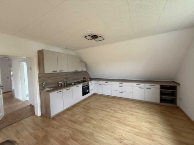 Schöne 3-Zimmer-Dachgeschosswohnung mit Balkon und Einbauküche in Glan-Münchweiler