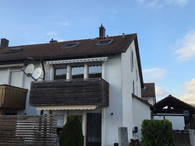 Helle Maisonette-Wohnung mit EBK und Balkon in Großmehring