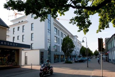 Moderne helle neuwertige 3-Zimmer Wohnung in zentraler Citylage  *SENIORENGERECHT* Aufzug KFZ-Stpl.