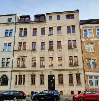 # Bezugsfrei #    Großartige 3 Zimmerwohnung mit Balkon + Parkett + Stuck
