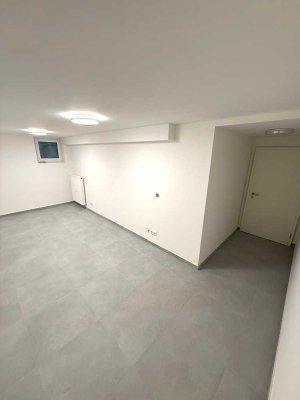 sanierte 2-Zimmer Souterrain Wohnung; Schlaf- und Wohnzimmer; nicht WG-geeignet!
