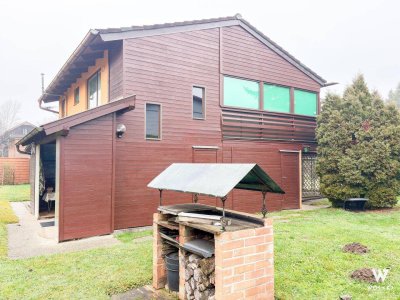 Idyllisches Haus mit lichtdurchflutetem Wintergarten und großzügigem Garten