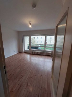 Moderne 1 Zimmerwohnung mit Einbauküche und Balkon am U-Residenzstraße zu vermieten!