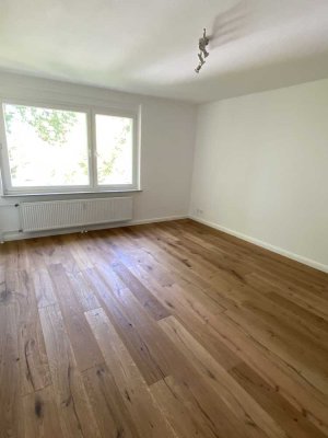 *ERSTBEZUG NACH SANIERUNG* 2-Zimmer Wohnung mit Garten