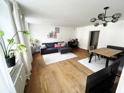 Charmante 2-Zi.-Altbauwohnung mit Einbauküche, Terrasse (EG) & Stellplatz  im Herzen von Friedberg