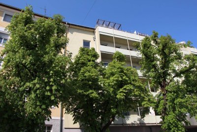 Zentrale 4-Zimmer-Wohnung mit Balkon