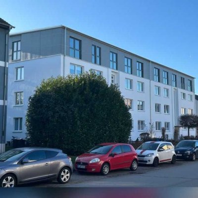 Erstbezug nach Sanierung mit Balkon: Geschmackvolle 2-Raum-Wohnung mit geh. Innenausstattung