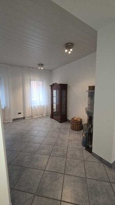 Großzügiges 1-2 Familienhaus, Kamin in der Erdgeschosswohnung,  mit Einliegerwohnung und Garage