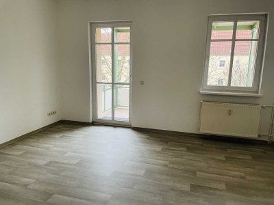 Neu - renovierte großzügige 3 Zi.-Wohnung � mit großem Balkon �