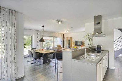 Elegantes Familienhaus mit Einliegerwohnung - Platz für alle Lebensmodelle