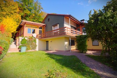 Herrschaftliches Zweifamilien-Haus in Bestlage bei Coburg mit atemberaubendem Fernblick in die Natur