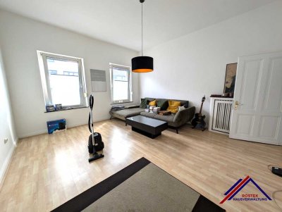 Schöne Altbauwohnung mit 3 Zimmern in zentraler Lage – ab 01.08. bezugsfrei