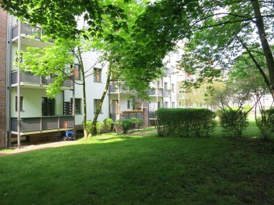 **Gemütliche 2-RWG - Laminat - Tageslicht-Bad mit Wanne  - Balkon ** WE 11**