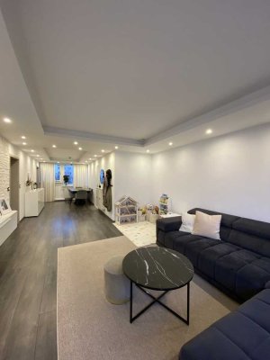 Top renoviert & familienfreundlich: 4-Zimmer-Wohnung mit Balkon, Aufzug & Einbauküche in Wolfsburg