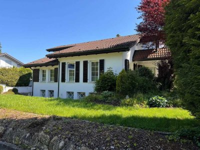 Exklusive Villa im Landhausstil am Rhein – Großzügiges Wohnen mit Einliegerwohnung und Rheinblick