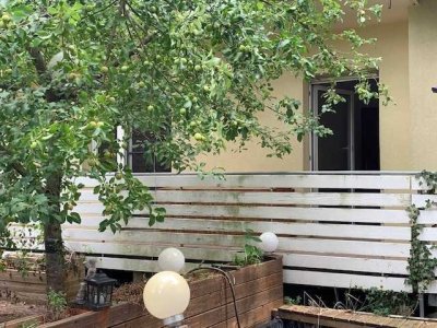 Ideal für Gartenfreunde ...
Modernisierte Wohnung mit großem Garten und Garage