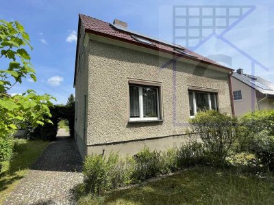 SOLIDES VOLLUNTERKELLERTES EINFAMILIENHAUS MIT GROSSEM GRUNDSTÜCK