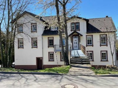 Schöne Altbauwohnung in guter Lage 6ZKB