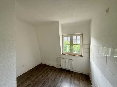 LEER WERDENDE 3 ZIMMER DACHGESCHOSSWOHNUNG OHNE BALKON!