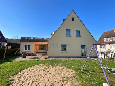 Freist. Einfamilienhaus mit schönem Garten, gr.Anbau + 2 Doppelgaragen -
viel Potenzial für Familie