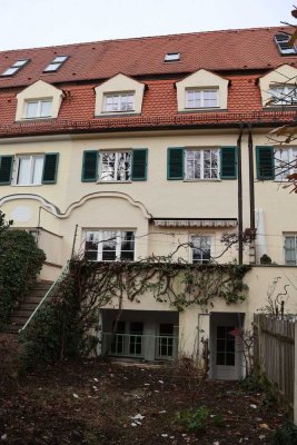 Ruhig gelegenes Reihenmittelhaus in Laim - Denkmalschutz