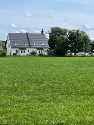 Doppelhaushälfte an der Bebauungsgrenze in Günding