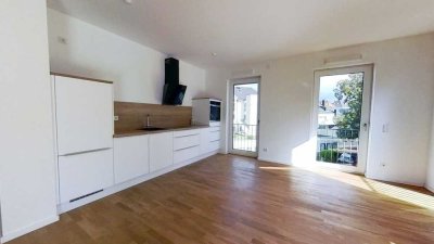 Helle InnerCity Wohnung mit Einbauküche, großem Balkon, Aufzug