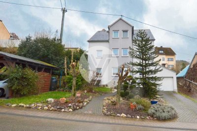 Solides Familienwohnhaus mit Garage und Carport in bevorzugter Höhenlage von Mertesdorf // Ruwertal