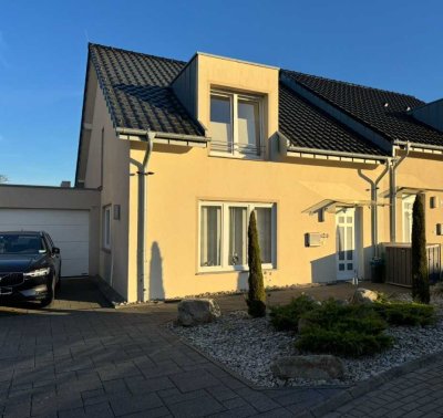 Modernes Einfamilienhaus in ruhiger, zentraler Lage in Wassenberg-Oberstadt (nahe Naturpark)