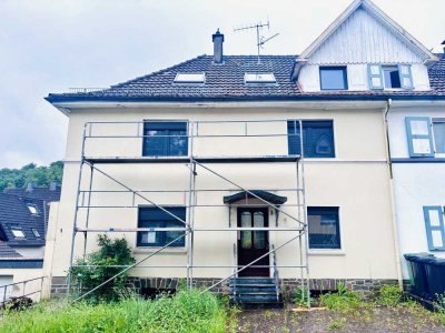 Platzwunder in Gummersbach-Zentrum: Doppelhaushälfte mit 8 Zimmern - spät. Kauf möglich