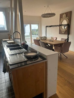 Wunderschöne, Penthouse-Maisonette-Wohnung mit Dachterrasse und Südbalkon im Zentrum von MG