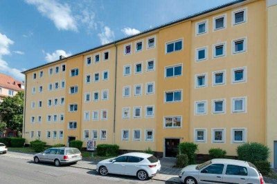 TIP TOP RENOVIERT! Helle, gemütliche 2,5-Zimmer-Wohnung ab sofort frei.