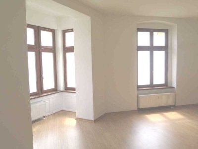 **Großzügige 2-Zi-Wohnung mit  Erker zu vermieten**