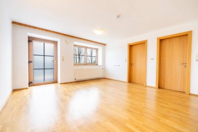 Helle Anlegerwohnung mit eigenem Eingang &amp; Terrassennutzung in Hof bei Salzburg