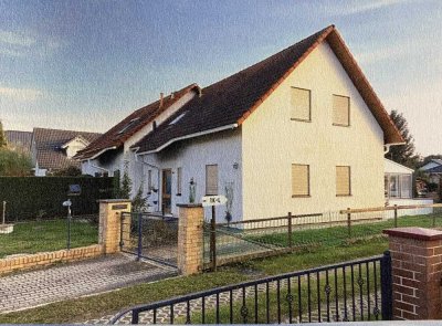 Günstige, vollständig renovierte 4-Raum-Doppelhaushälfte mit EBK in Oranienburg