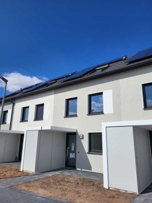 Neubau-RMH in Alzey: 4 Zi., 120 m² Wohntraum, 2 Tageslichtbäder, HWR, Abstellraum, Garage, Stellpltz
