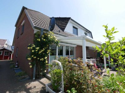 Topplage in Kisdorf! Sehr gepflegte + modern ausgestattete DHH + Vollkell. + ausgebautes DG