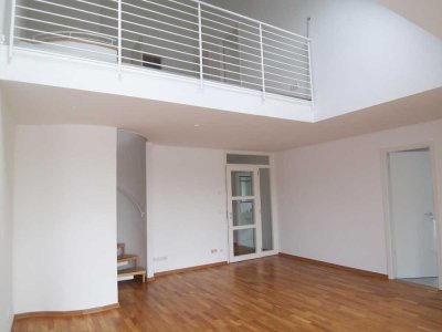 Helle 5-Zimmer Dach-Maisonette-Wohnung mit Galerie