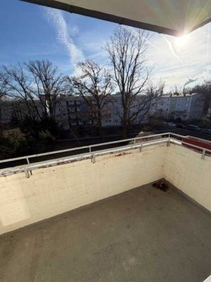 Helle 2-Zimmer Wohnung im 3. OG mit Balkon in Charlottenburg Nord, Privatverkauf