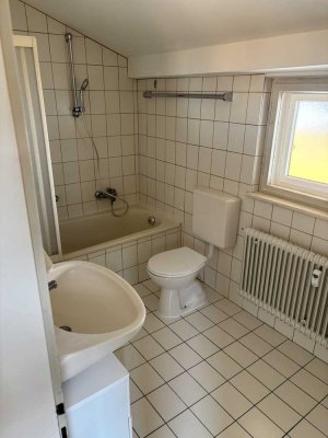 Geschmackvolle 4-Raum-Wohnung mit Balkon und Einbauküche in Bad Aibling