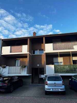 700000 € - 307 m² - 12.0 Zi.
6 Wohnungen 
2x 61m²
4x 46,2m²
2 Garagen, 4 Stellplätze