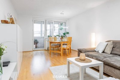 Sehr ansprechende, generalsanierte 3 Zi. - Dachgeschoßwohnung mit Tiefgaragenplatz