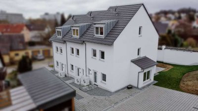 Hochwertiges KFW-55 Reihenmittelhaus in Regensburg mit Luxus-Küche, Fußbodenheizung und Garten!